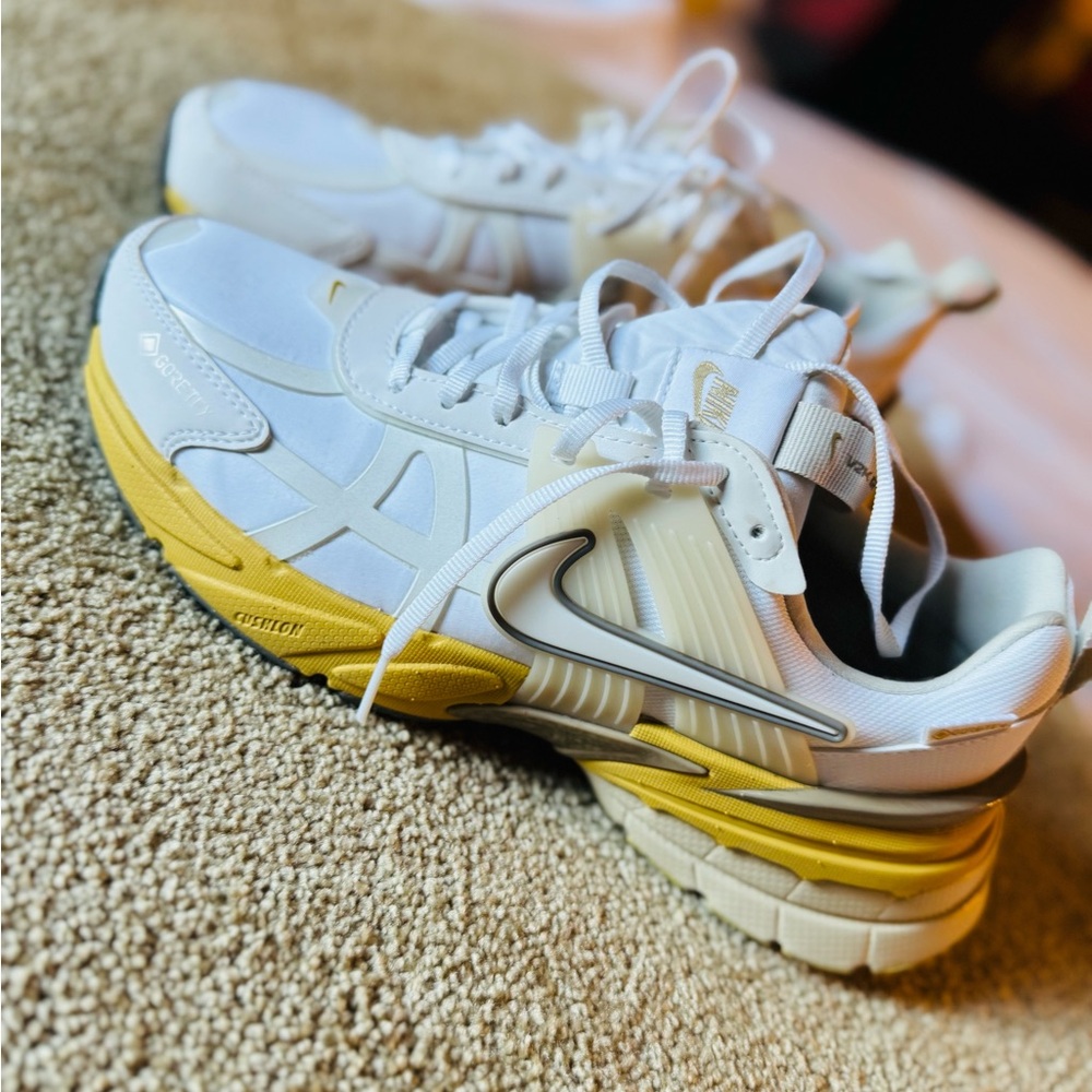 Nike Women's Shoes in White and Yellow